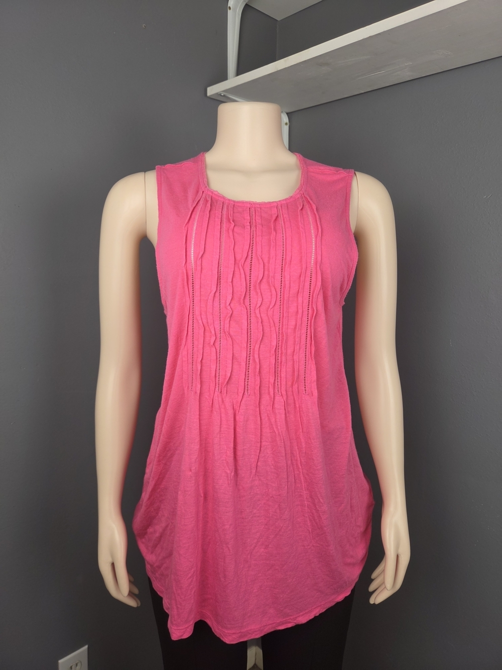 Women’s Sleeveless Pintuck Tank Top - Hot Pink